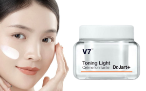 Kem dưỡng trắng Dr.Jart+ V7 Toning Light